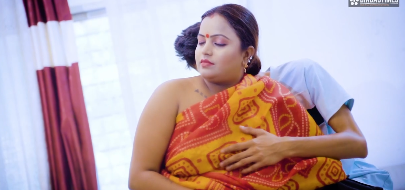 Desi Kaamwali Bai ke Bade Dudh aur Chut ko Dekh Ghar ka Malik Chod dala